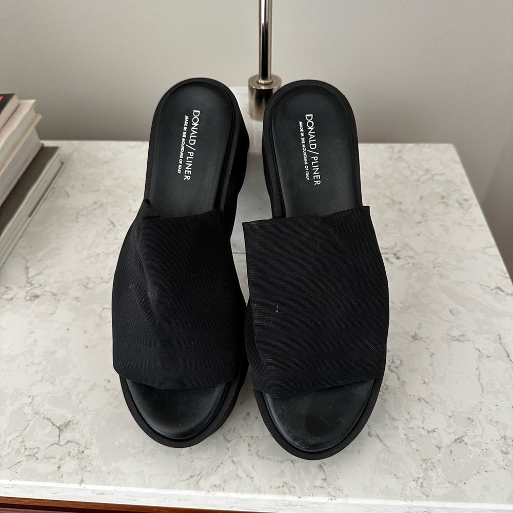 Donald J. Pliner Black Mules Sleek Minimalist Design